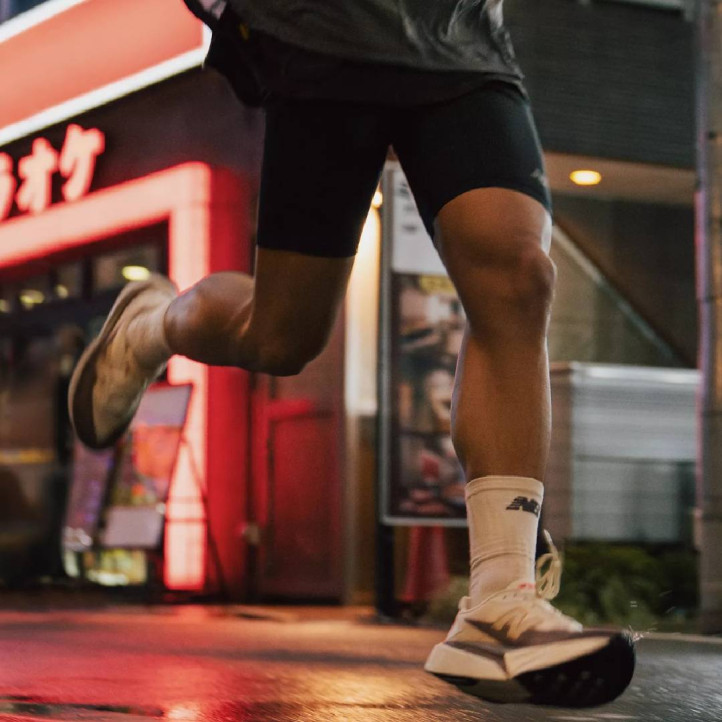 Sabatilles esportives New Balance fuelcell rebel v5 angora amb earth shadow i sea salt per a dona - Querol online