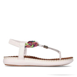 Sandalias planas Chika 10 canelon 04 blancas con trenzado colorido y detalles metálicos - Querol online