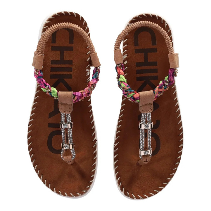 Sandalias planas Chika 10 canelon 04 marrones con trenzado colorido y detalles metálicos - Querol online