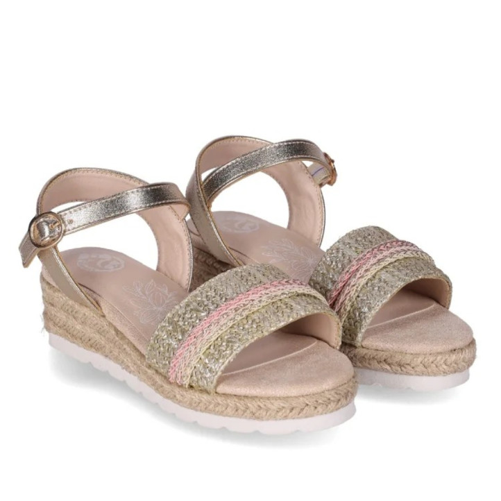 sandalias Chika 10 golondrina 06 metalizada con diseño en tweet y cuña baja - Querol online