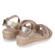 sandalias Chika 10 golondrina 06 metalizada con diseño en tweet y cuña baja - Querol online