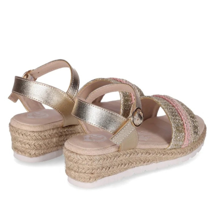 sandalias Chika 10 golondrina 06 metalizada con diseño en tweet y cuña baja - Querol online