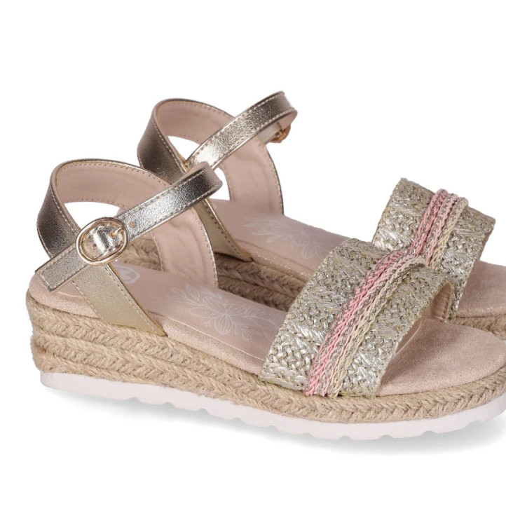 sandalias Chika 10 golondrina 06 metalizada con diseño en tweet y cuña baja - Querol online