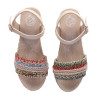 sandalias Chika 10 golondrina 06 beige con diseño en tweet y cuña baja