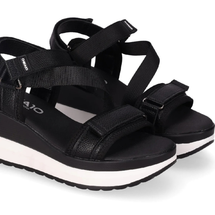 Sandalias cuña Chika 10 roco 07 negras con correas ajustables - Querol online