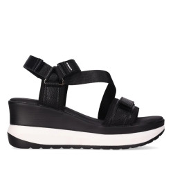 Sandalias cuña Chika 10 roco 07 negras con correas ajustables - Querol online
