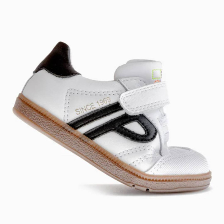 Zapatillas deporte Pablosky sax 062301 blancas con detalles negros y suela caramelo respetuosas - Querol online