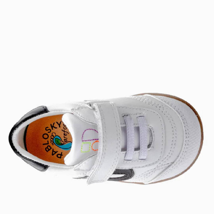 Zapatillas deporte Pablosky sax 062301 blancas con detalles negros y suela caramelo respetuosas - Querol online