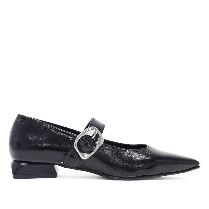 Zapatos planos Daniela Vega negros efecto charol con punta y estilo mercedita - Querol online