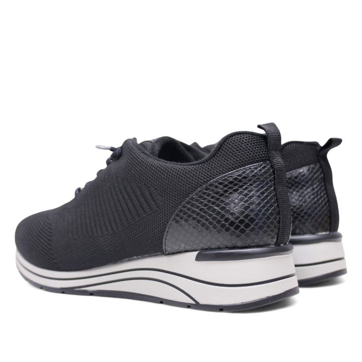 Zapatillas cuña Treintas negras con panel trasero efecto serpiente - Querol online