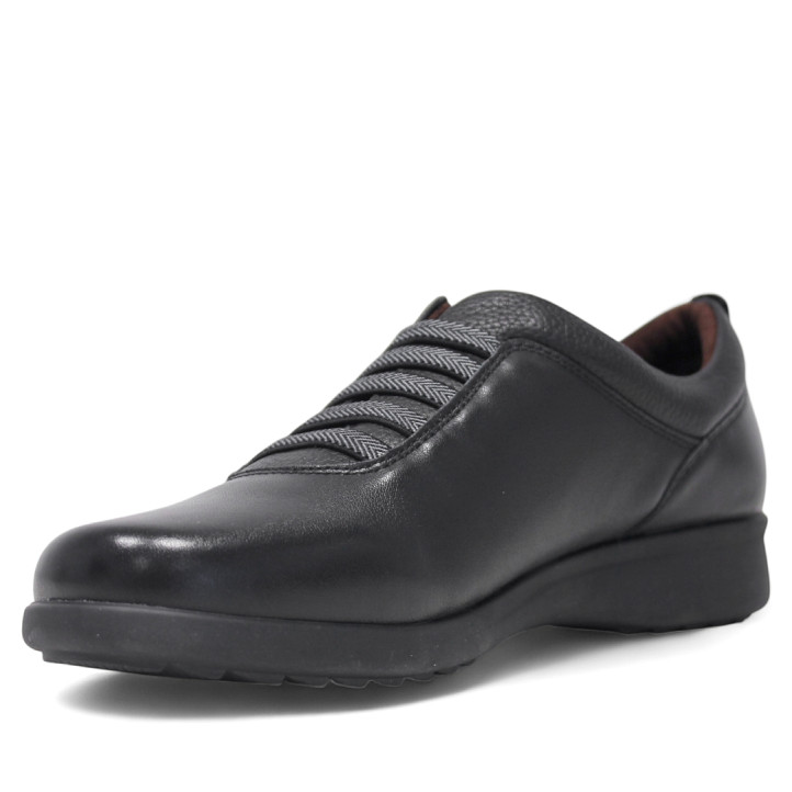 Zapatos planos Treintas negros con cordones elásticos y tres tachuelas redondas - Querol online