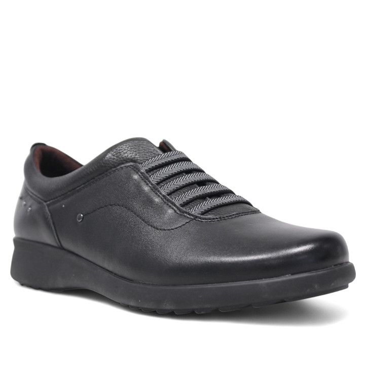 Zapatos planos Treintas negros con cordones elásticos y tres tachuelas redondas - Querol online