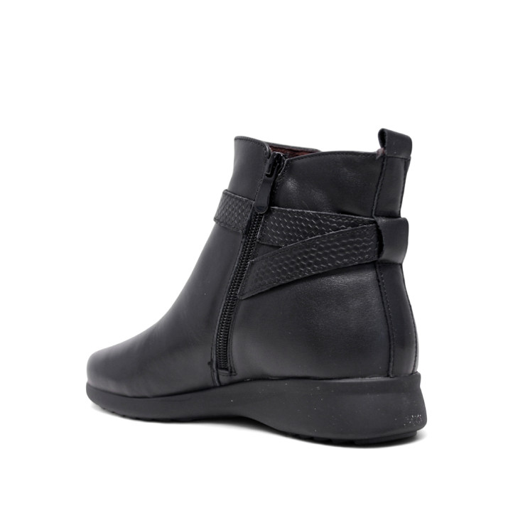 Botines planos Treintas negros con hebilla lateral y detalles efecto serpiente - Querol online