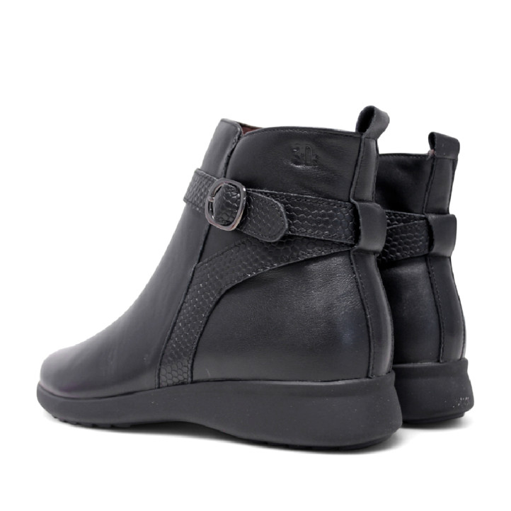 Botines planos Treintas negros con hebilla lateral y detalles efecto serpiente - Querol online