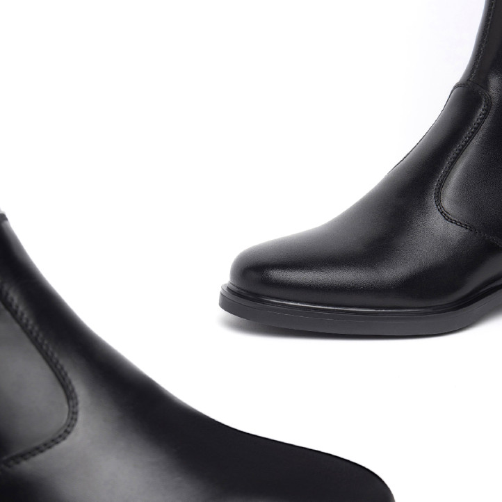 Botas planas Nero Giardini negras de piel fabricadas con material técnico y con cremallera interior - Querol online