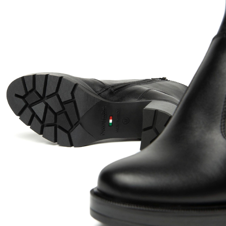 Botines tacón Nero Giardini negros de piel con tacón algo y suela dentada - Querol online