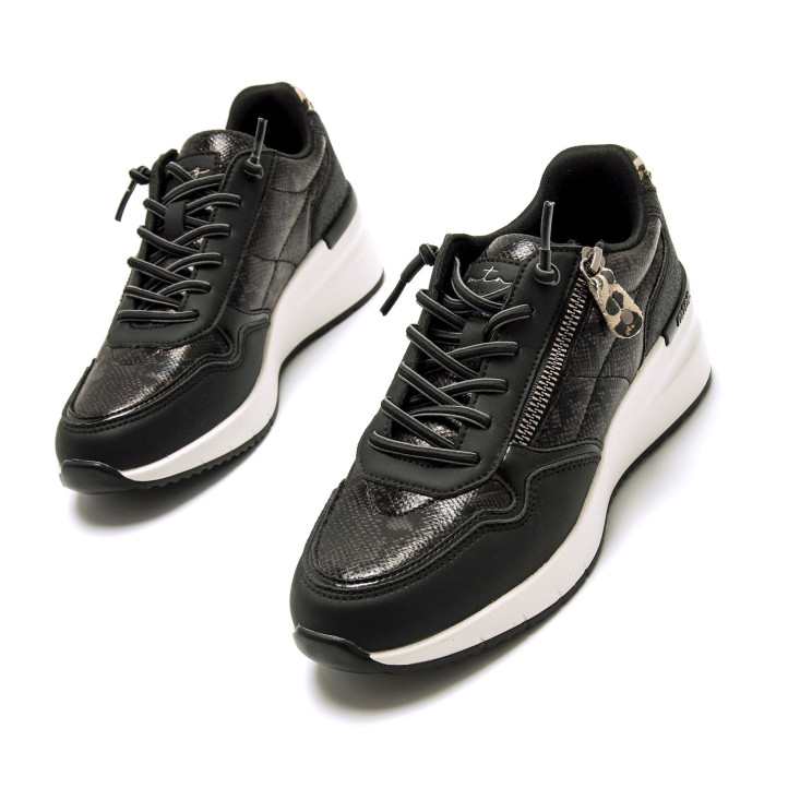 Zapatos cuña Mustang goa negras con animal print y cuña - Querol online