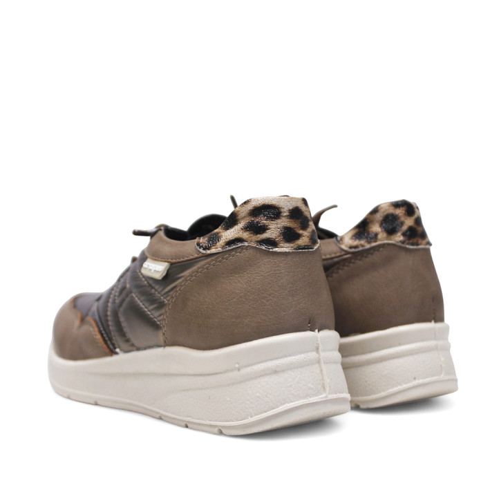 Zapatillas urban Amarpies taupe con paneles acolchados y animal print - Querol online