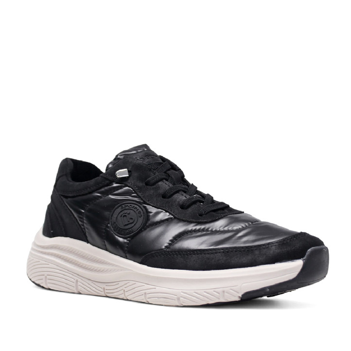 Zapatillas urban Amarpies negras con cordón al tono y suela blanca en contraste - Querol online