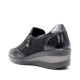 Zapatos cuña Amarpies negros con brillantes en el empeine y paneles efecto charol - Querol online