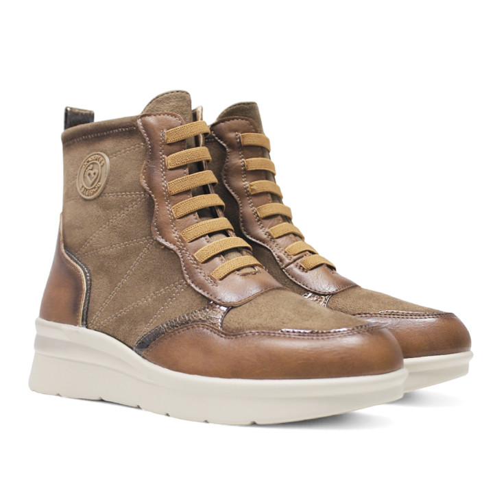 Botines tacón Amarpies marrones con cordones elásticos cremallera lateral y cuña en color blanco - Querol online