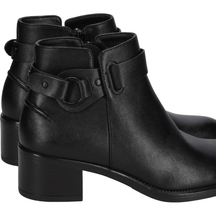 Botines tacón Chika 10 biden 12 negros con hebilla decorativa y tacón medio - Querol online