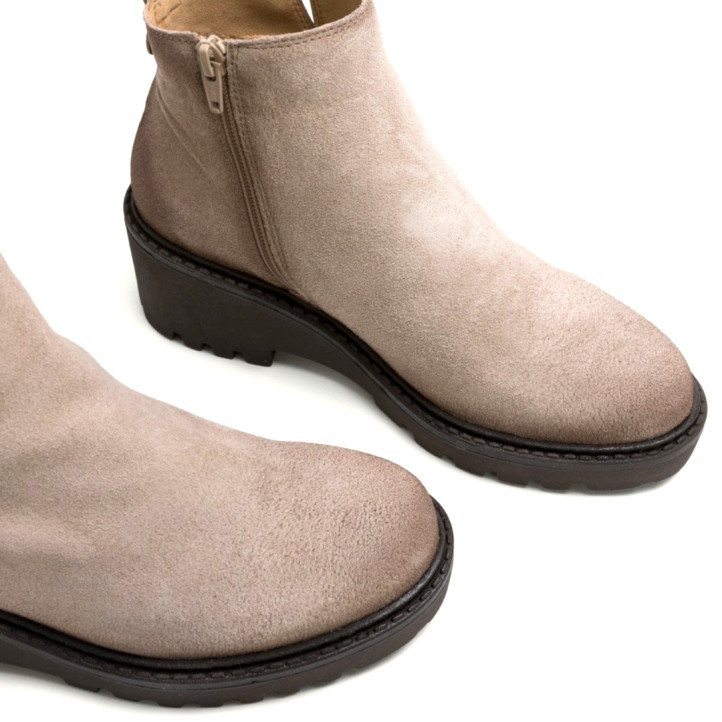 BOTINES DE PIEL CON CUÑA Y CREMALLERA ARENA ELISA PORRONET - Querol online