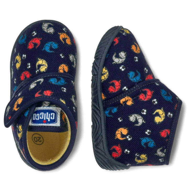 Zapatillas casa Chicco tofu azules con dinosaurios y pelotas de fútbol - Querol online