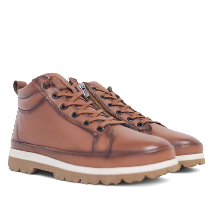Botins plans 48H marrons amb detall blanc a la sola i cremallera lateral de pell - Querol online