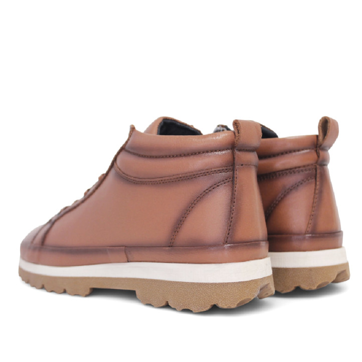 Botins plans 48H marrons amb detall blanc a la sola i cremallera lateral de pell - Querol online