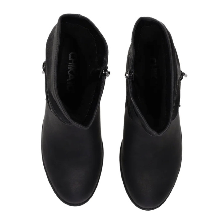Botas tacón Chika 10 kurazo 41 negras de caña media y detalles decorativos - Querol online