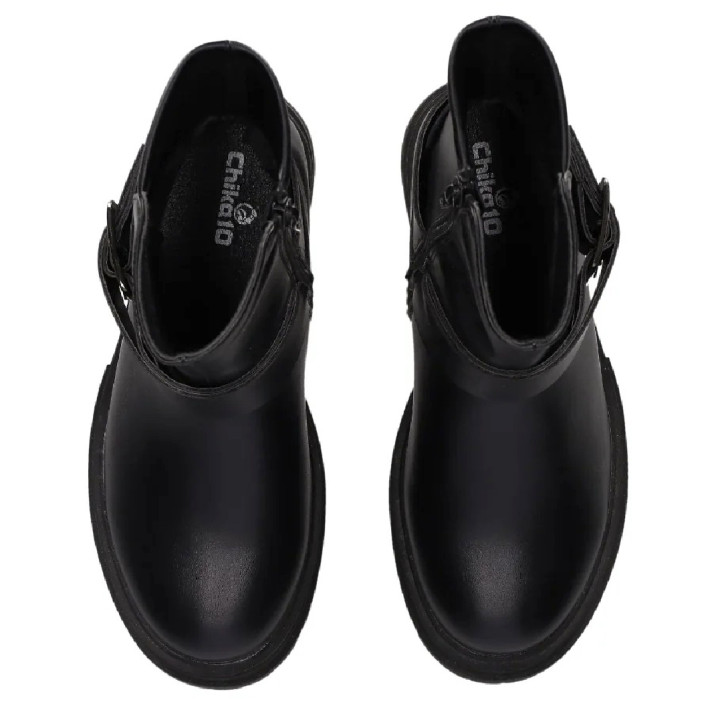 Botines Chika 10 gomita 01 negras con hebilla decorativa - Querol online