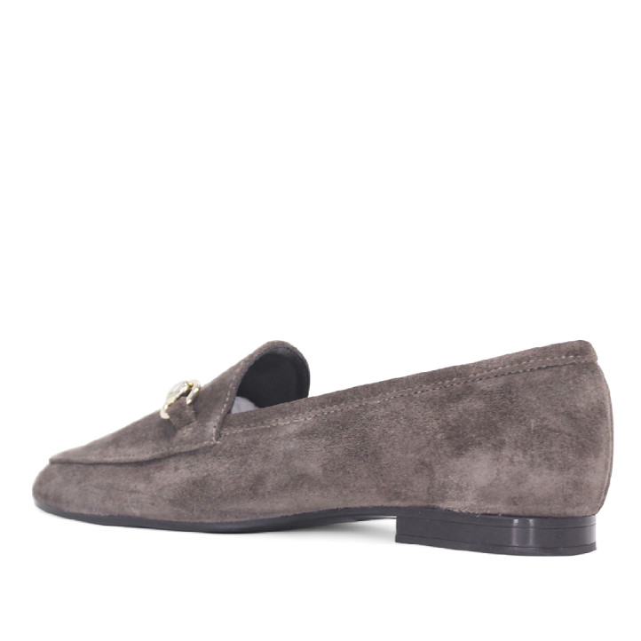 Mocasín Redlove yaiza taupe con aplique dorado en el empeine de piel - Querol online