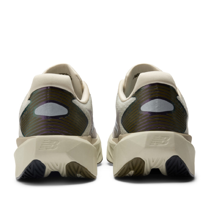 Zapatillas deportivas New Balance fuelcell rebel v5 shipyard con arid stone y silver metallic para hombre - Querol online
