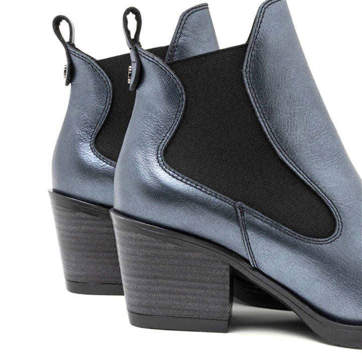 BOTINES COWBOY DE PIEL METALIZADA PLOMO CON ELÁSTICOS FANNY PORRONET - Querol online