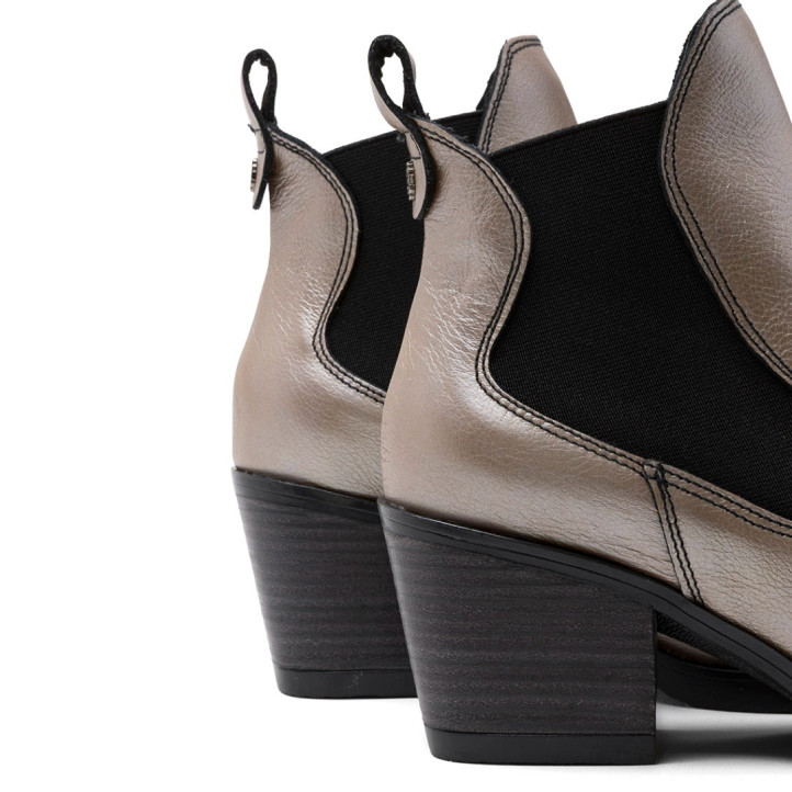 BOTINES COWBOY DE PIEL PLATINO METALIZADA FANNY PORRONET - Querol online