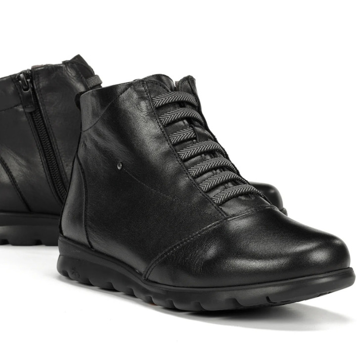 Botines planos Fluchos susan negros de piel con cordones elásticos y tachuela decorativa - Querol online