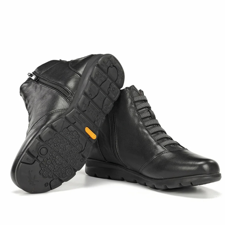 Botines planos Fluchos susan negros de piel con cordones elásticos y tachuela decorativa - Querol online