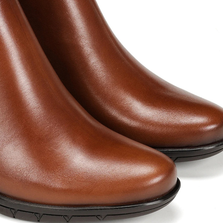Botines tacón Fluchos nydia marrones de piel con detalle decorativo - Querol online