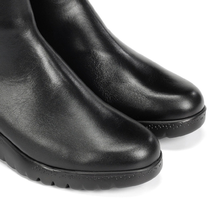 Botines planos Fluchos live negros de piel con suela con textura - Querol online
