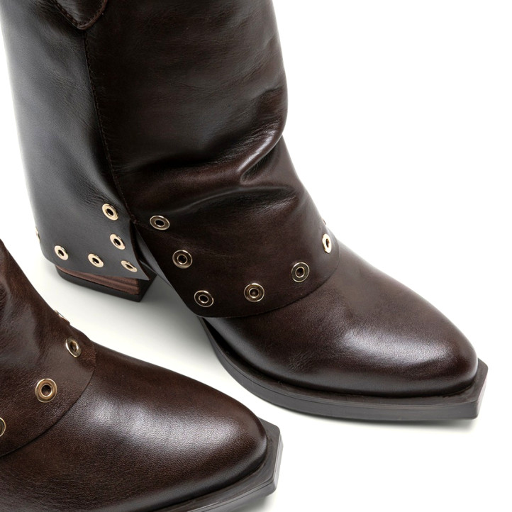 BOTAS DOBLE FAZ DE PIEL MOKA CON TACHUELAS FLAVIA PORRONET - Querol online