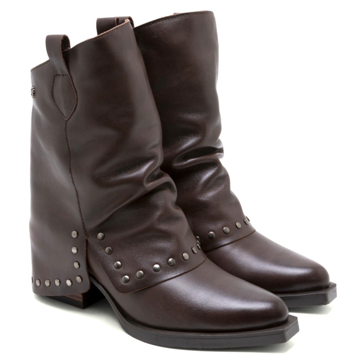 BOTAS DOBLE FAZ DE PIEL MOKA CON TACHUELAS FIORELLA PORRONET - Querol online