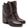 BOTAS DOBLE FAZ DE PIEL MOKA CON TACHUELAS FIORELLA PORRONET