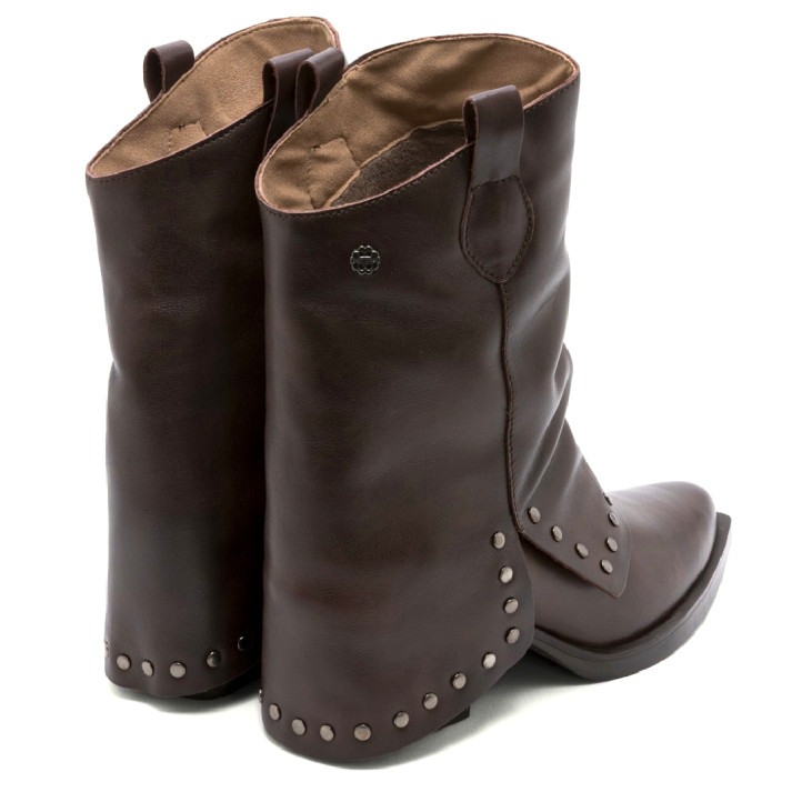 BOTAS DOBLE FAZ DE PIEL MOKA CON TACHUELAS FIORELLA PORRONET - Querol online