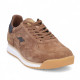 Zapatos sport Kangaroos marrones con panel trasero negro y detalle en forma de canguro - Querol online