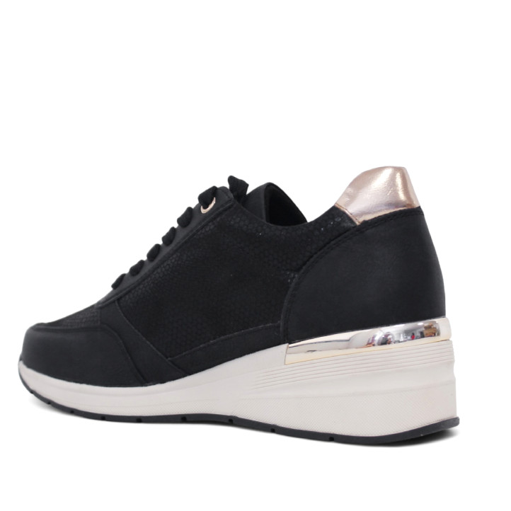 Zapatillas cuña Owel bastia negras con cremallera lateral y material efecto serpiente - Querol online