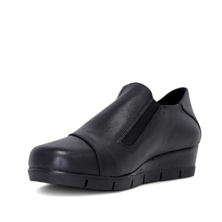 Zapatos cuña Suite009 negros de piel con paneles y costuras y cremallera lateral - Querol online