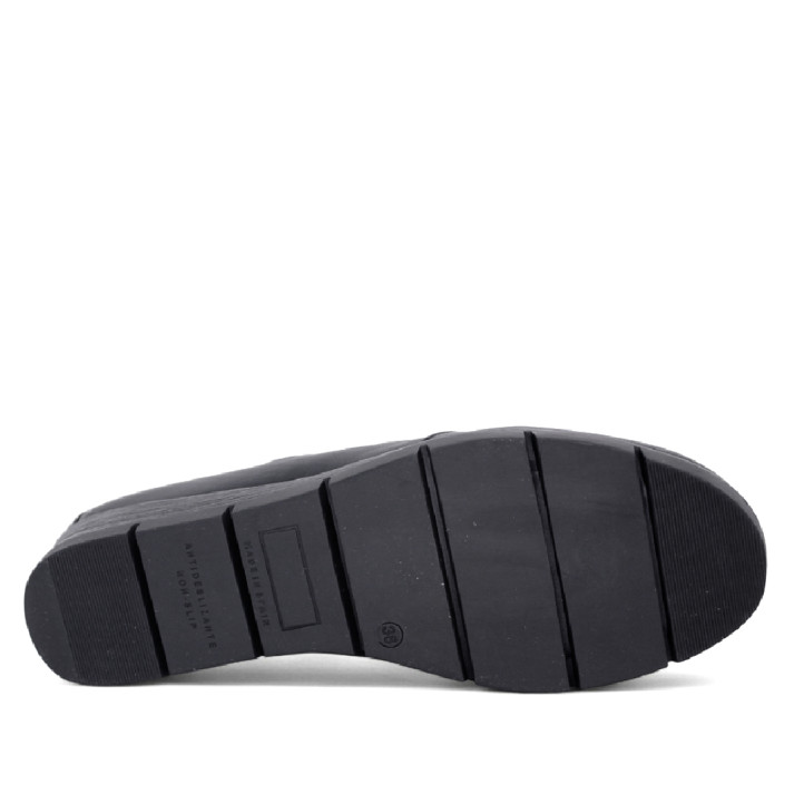 Sabates de falca Suite009 negres de pell amb panells i costures i cremallera lateral - Querol online