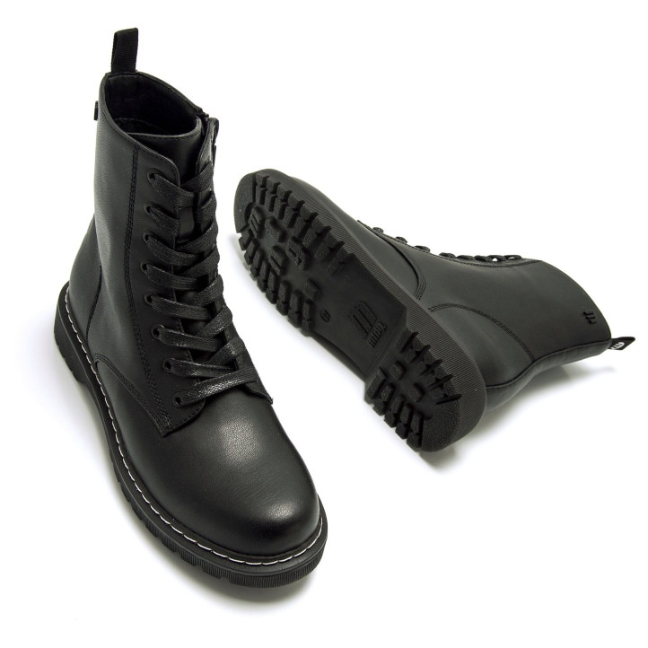 Botines planos Mustang storm low negras de estilo militar con tirador trasero - Querol online