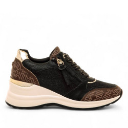 Zapatillas cuña Maria Mare cinzia negras con detalles marrones y logo estampado - Querol online